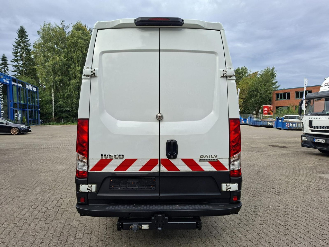 Iveco Daily 50C18HA8 V AHK, RADIO, KLIMA, 132 kW (1... - Automašīna ar kravas platformu: foto 4 Iveco Daily 50C18HA8 V AHK, RADIO, KLIMA, 132 kW (1... - Automašīna ar kravas platformu: foto 4