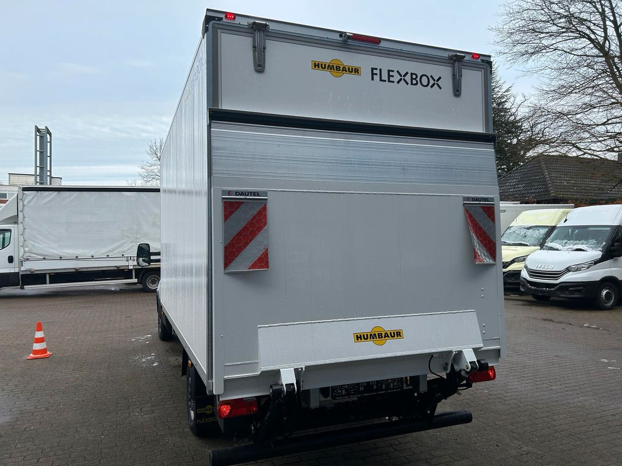 Iveco Daily Koffer 35S14H 3,0 LBW Kamera 115 kW (15... - Furgons ar slēgtā virsbūve: foto 5 Iveco Daily Koffer 35S14H 3,0 LBW Kamera 115 kW (15... - Furgons ar slēgtā virsbūve: foto 5