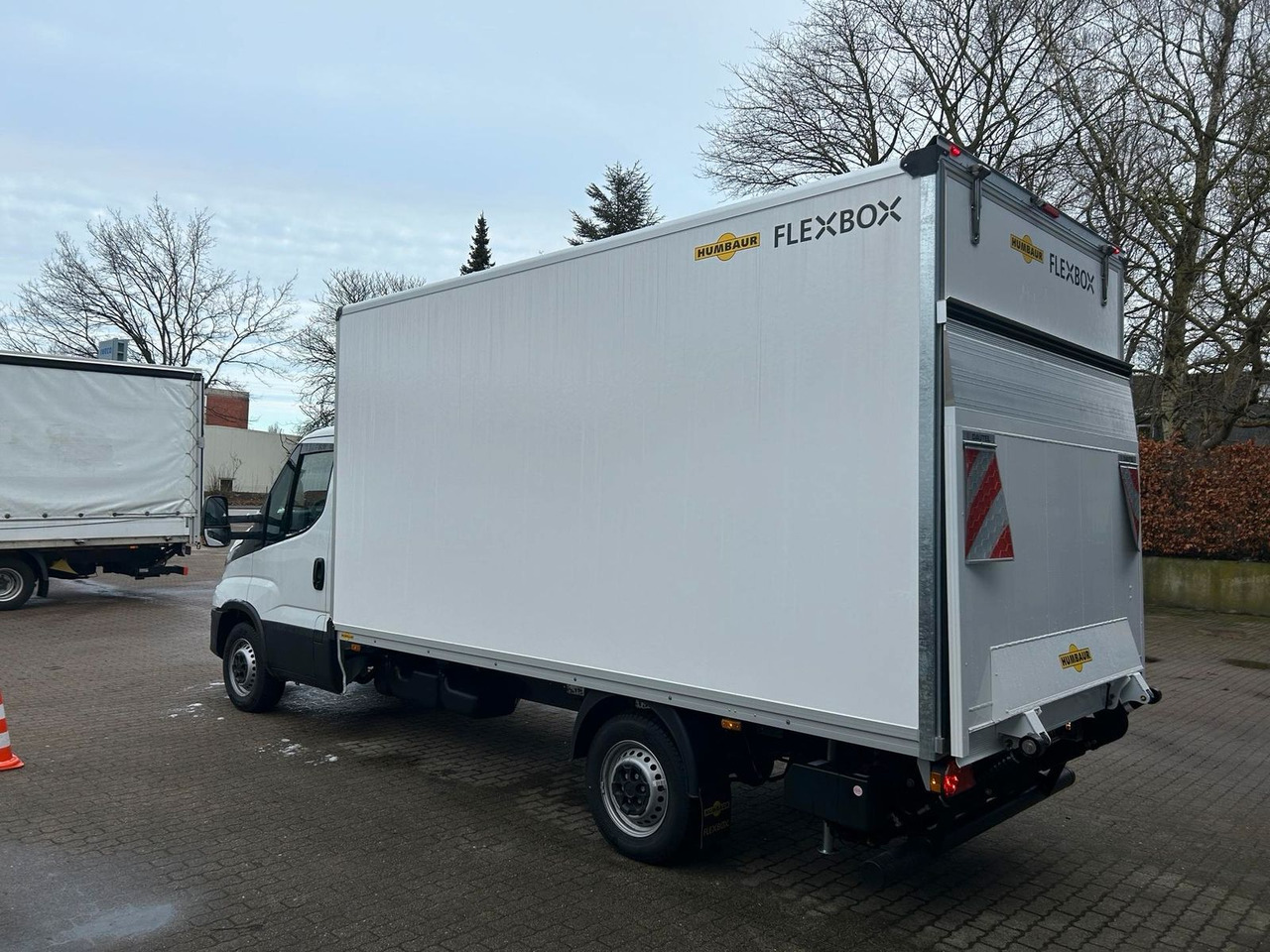 Iveco Daily Koffer 35S14H 3,0 LBW Kamera 115 kW (15... - Furgons ar slēgtā virsbūve: foto 4 Iveco Daily Koffer 35S14H 3,0 LBW Kamera 115 kW (15... - Furgons ar slēgtā virsbūve: foto 4