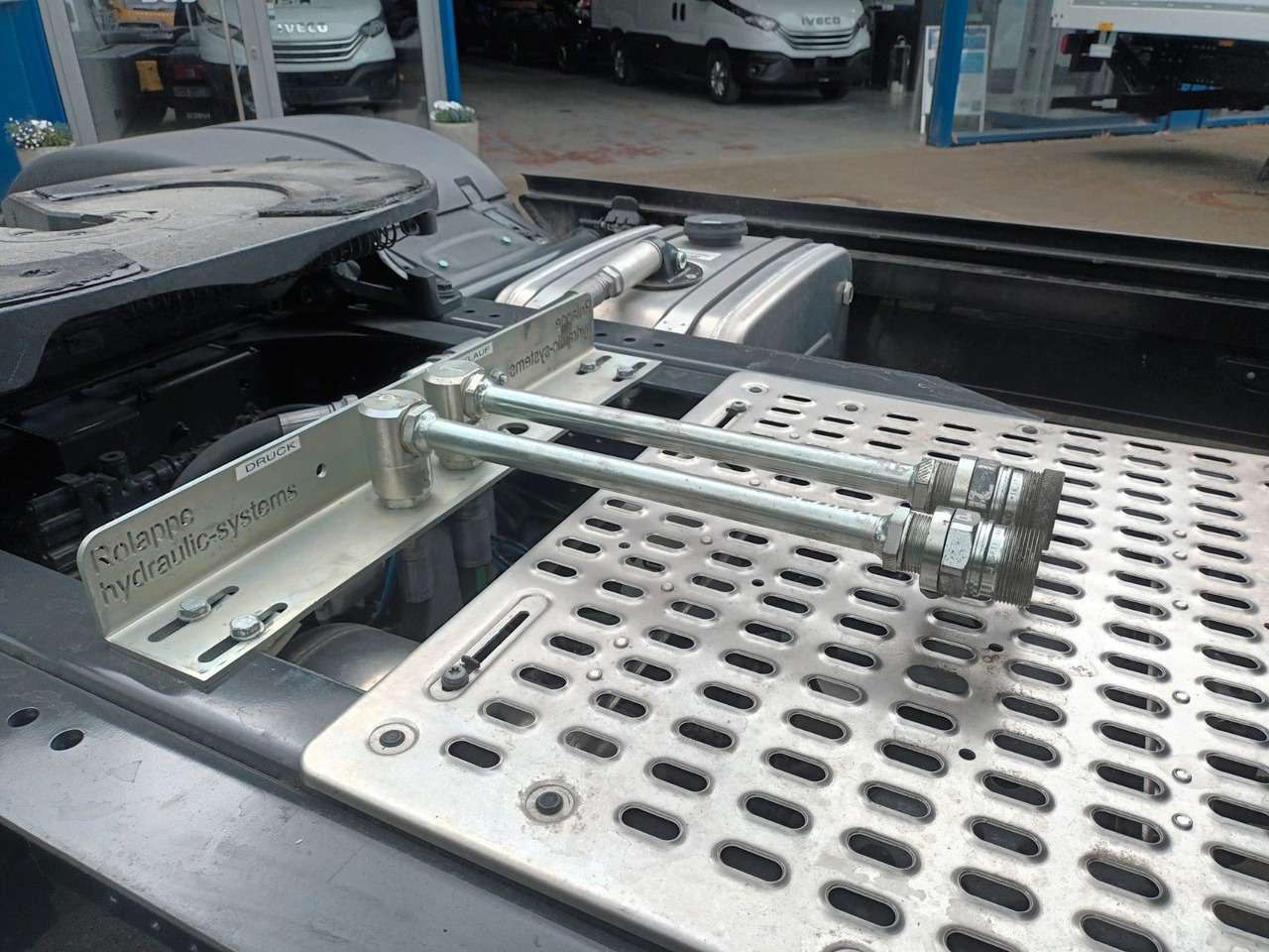 Iveco S-Way SZM 500PS 18-20t zGG. ohne Hydraulik - Vilcējs: foto 4 Iveco S-Way SZM 500PS 18-20t zGG. ohne Hydraulik - Vilcējs: foto 4