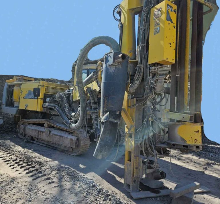 Atlas Copco ROC F6-44 – Blast hole drilling rig / Sprenglochbohrgerät - Urbšanas mašīna: foto 1 Atlas Copco ROC F6-44 – Blast hole drilling rig / Sprenglochbohrgerät - Urbšanas mašīna: foto 1