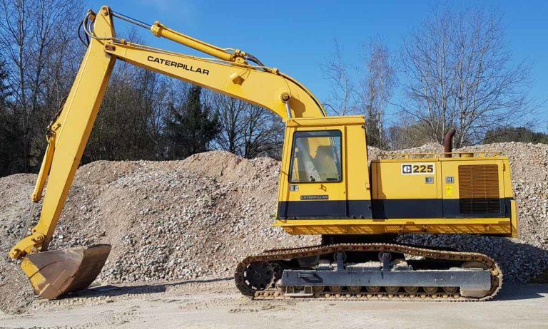 Caterpillar 225 – excavator with long stick / Kettenbagger mit langem Stiel - Kāpurķēžu ekskavators: foto 1 Caterpillar 225 – excavator with long stick / Kettenbagger mit langem Stiel - Kāpurķēžu ekskavators: foto 1