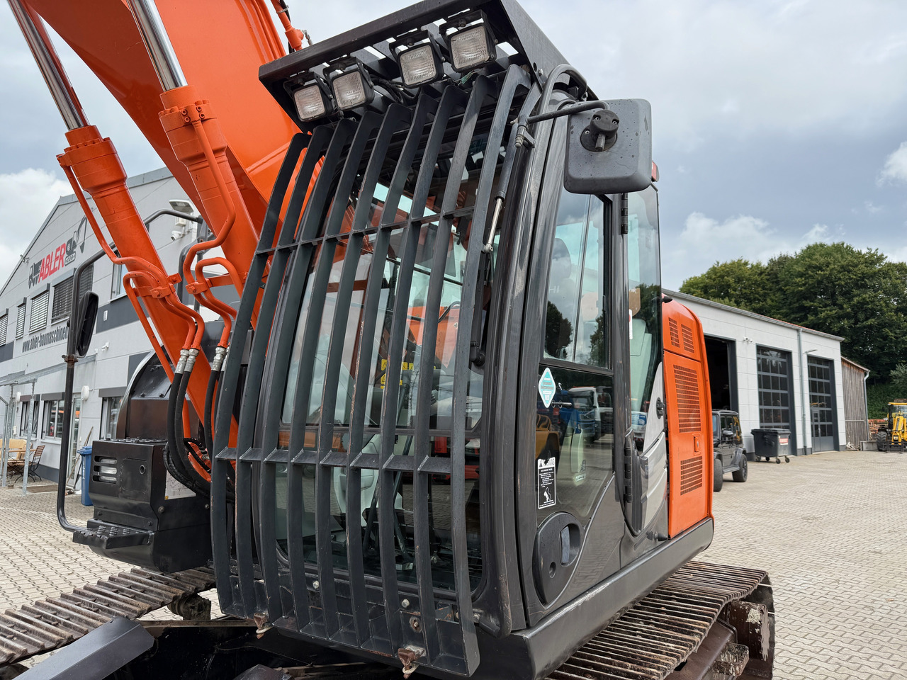 Ekskavators Hitachi ZX225 USLC-5B Kurzheck Kettenbagger: foto 16