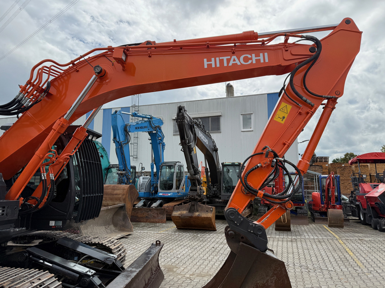 Ekskavators Hitachi ZX225 USLC-5B Kurzheck Kettenbagger: foto 10