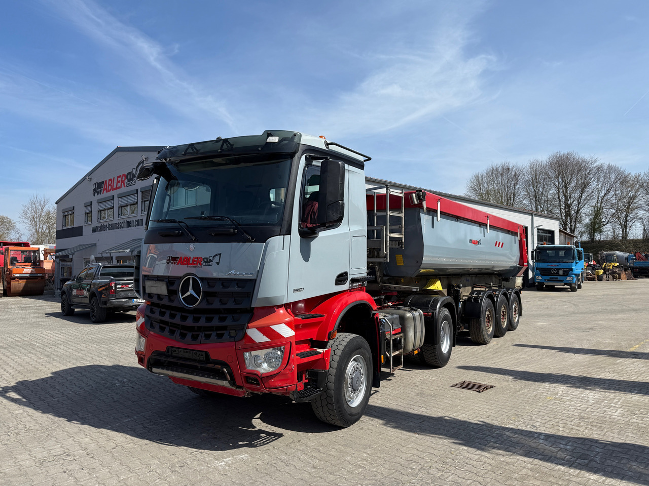 Mercedes-Benz 1851 Arocs ECHTER 4x4 mit Schmitz Kippauflieger - Kravas automašīna pašizgāzējs: foto 2 Mercedes-Benz 1851 Arocs ECHTER 4x4 mit Schmitz Kippauflieger - Kravas automašīna pašizgāzējs: foto 2