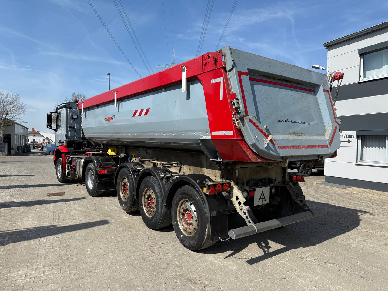 Mercedes-Benz 1851 Arocs ECHTER 4x4 mit Schmitz Kippauflieger - Kravas automašīna pašizgāzējs: foto 5 Mercedes-Benz 1851 Arocs ECHTER 4x4 mit Schmitz Kippauflieger - Kravas automašīna pašizgāzējs: foto 5