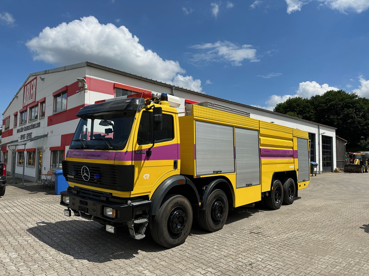 Mercedes-Benz 3238 SK Löschfahrzeug Rosenbauer Wasser + Schaum 66m Wurfweite - Ugunsdzēsēju mašīna: foto 2 Mercedes-Benz 3238 SK Löschfahrzeug Rosenbauer Wasser + Schaum 66m Wurfweite - Ugunsdzēsēju mašīna: foto 2