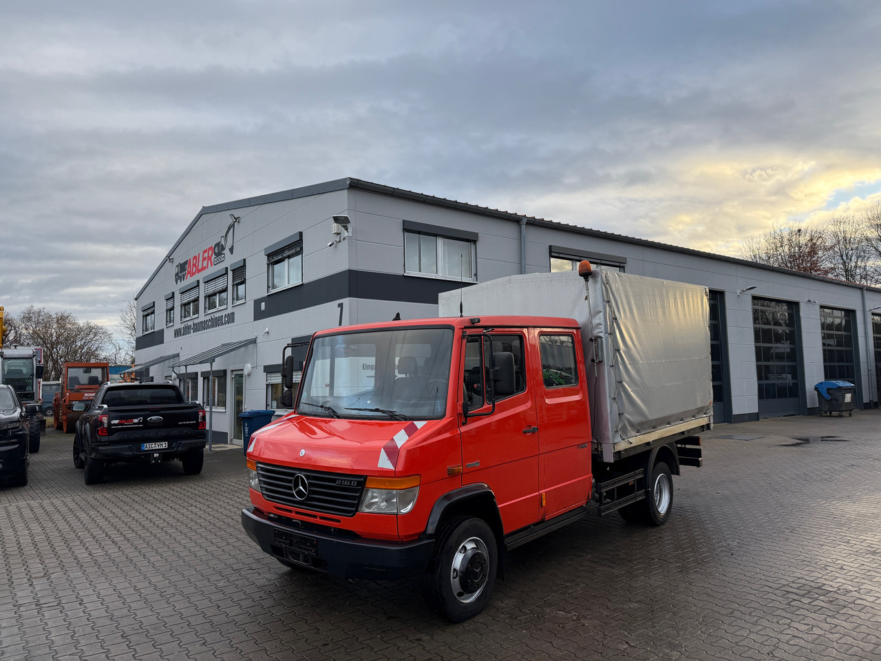 Mercedes-Benz 816 Vario Doka Pritsche Plane 2x AHK - Kravas automašīna ar tentu: foto 2 Mercedes-Benz 816 Vario Doka Pritsche Plane 2x AHK - Kravas automašīna ar tentu: foto 2
