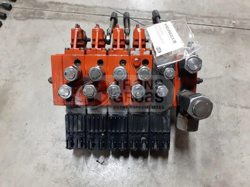 Grúa F450AXP.27 solo para recambios - Celtnis: foto 4 Grúa F450AXP.27 solo para recambios - Celtnis: foto 4