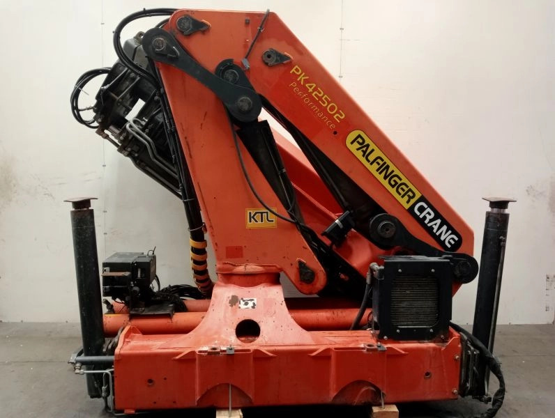 Grúa Palfinger PK 42502 - Celtnis-manipulators - Kravas automašīna: foto 1 Grúa Palfinger PK 42502 - Celtnis-manipulators - Kravas automašīna: foto 1