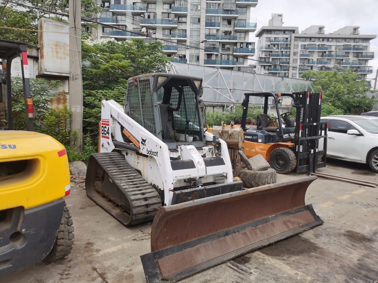 Bobcat 864 - Kāpurķēžu kompaktiekrāvējs: foto 1 Bobcat 864 - Kāpurķēžu kompaktiekrāvējs: foto 1