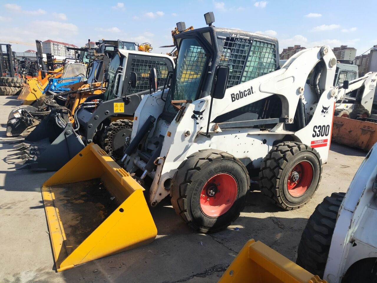 Bobcat S300 - Kompaktiekrāvējs: foto 3 Bobcat S300 - Kompaktiekrāvējs: foto 3