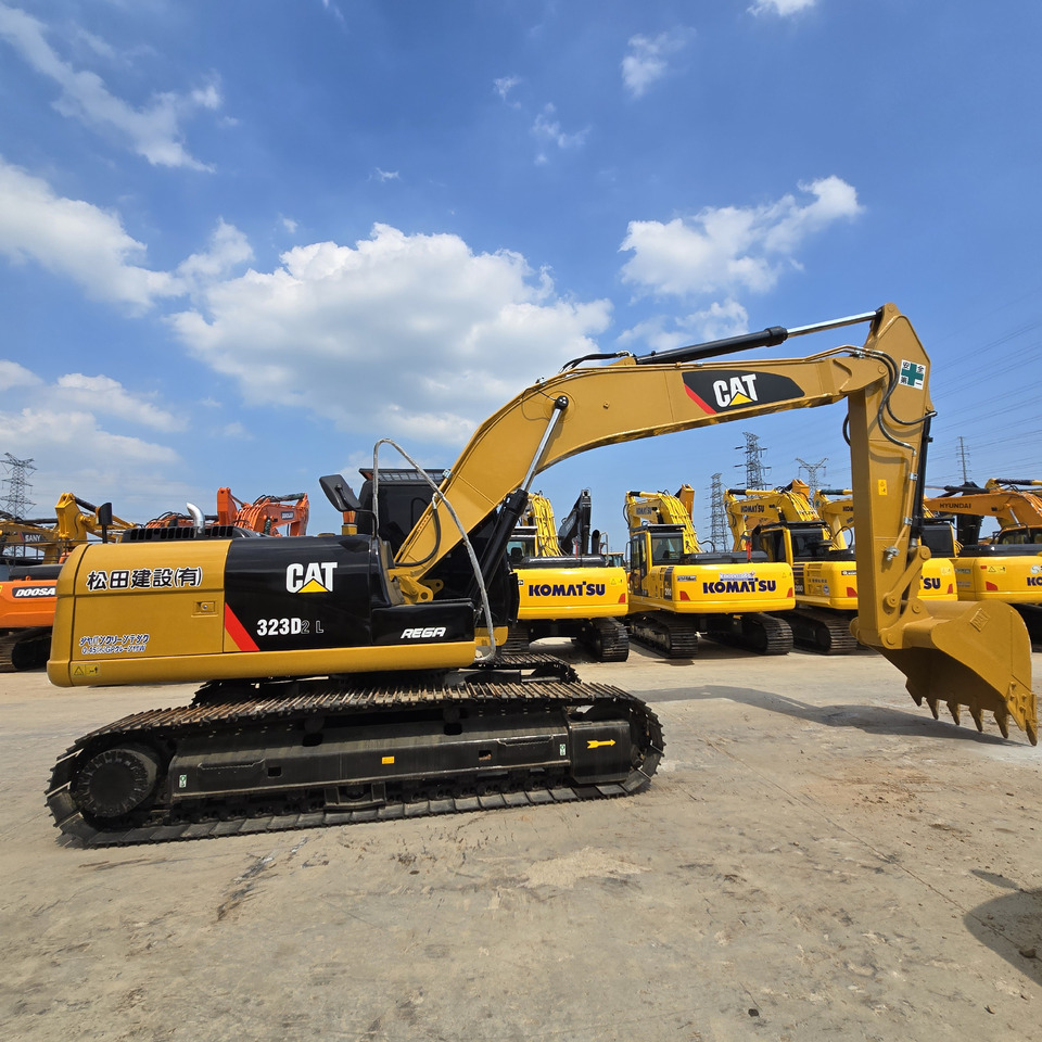 CATERPILLAR 323D2L - Ekskavators: foto 1 CATERPILLAR 323D2L - Ekskavators: foto 1