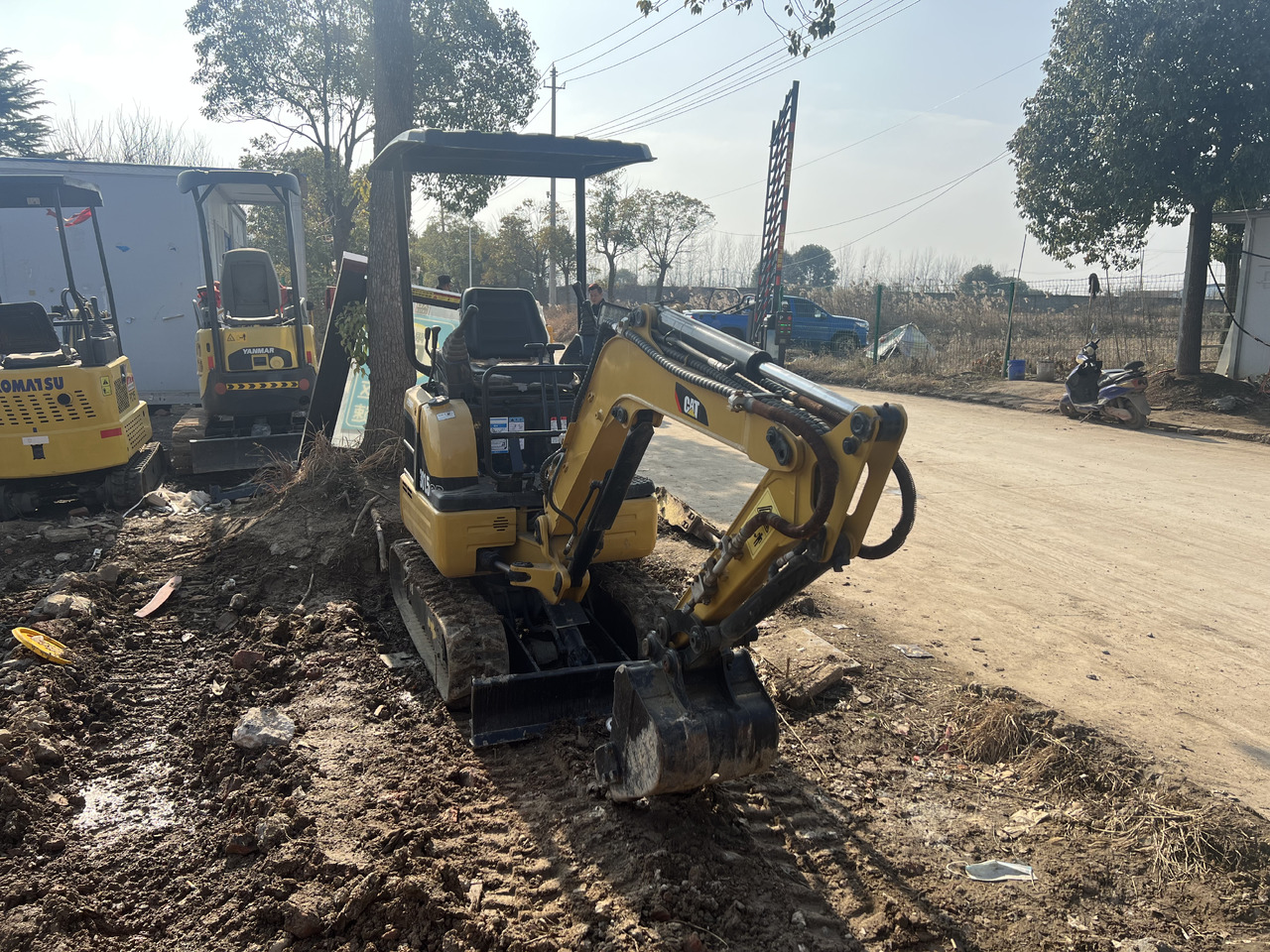 Caterpillar 301.5CR - Mini-ekskavators: foto 1 Caterpillar 301.5CR - Mini-ekskavators: foto 1