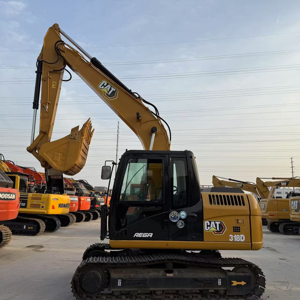 Caterpillar 318D - Kāpurķēžu ekskavators: foto 1 Caterpillar 318D - Kāpurķēžu ekskavators: foto 1