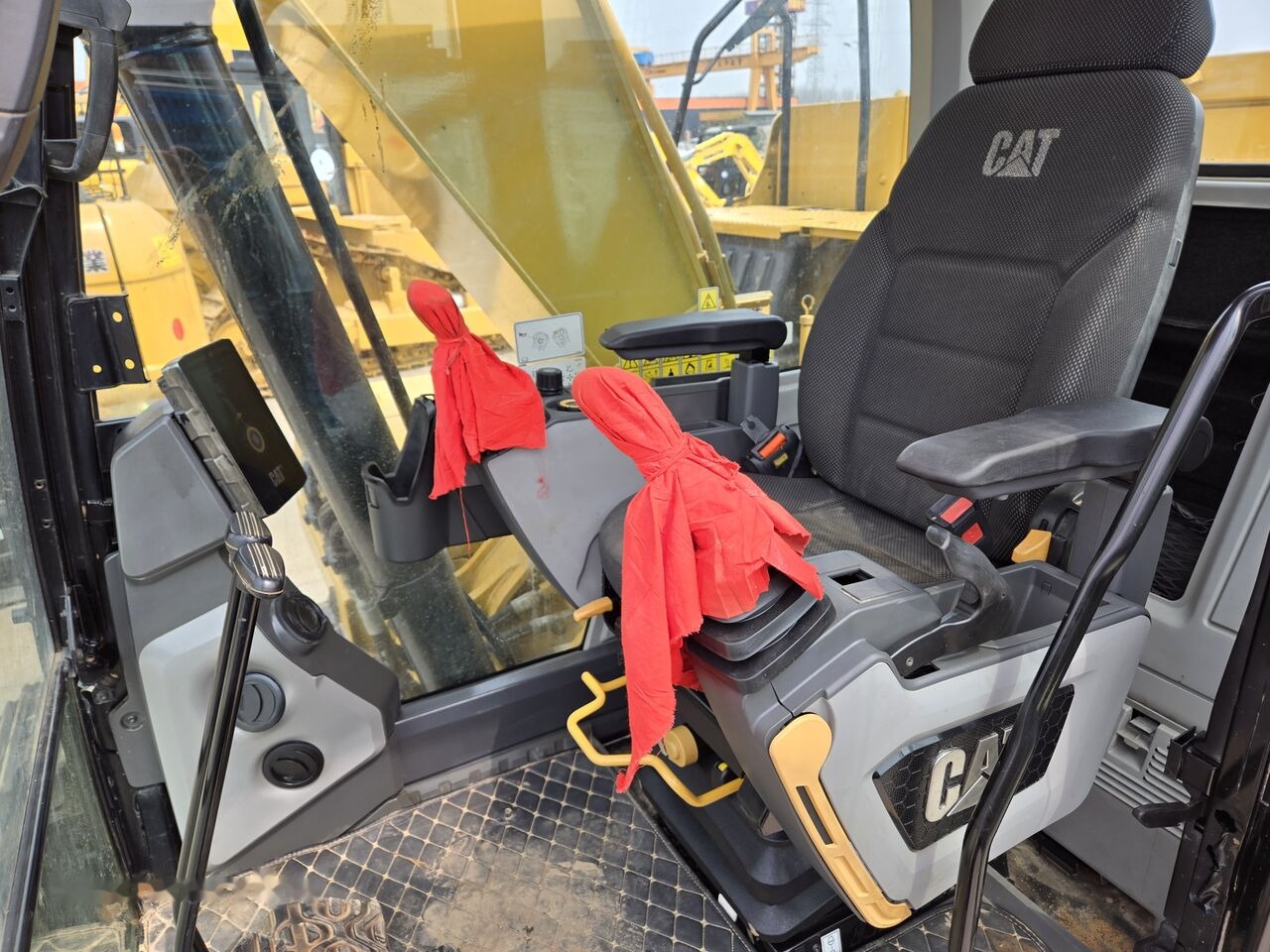 Caterpillar 320GC - Kāpurķēžu ekskavators: foto 2 Caterpillar 320GC - Kāpurķēžu ekskavators: foto 2