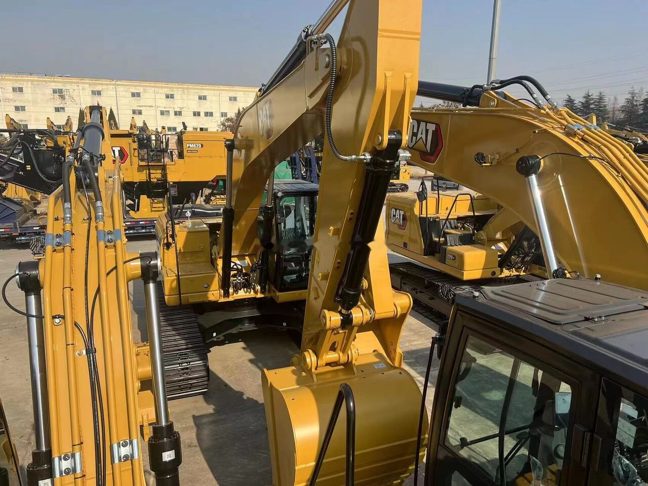 Caterpillar 323GX - Kāpurķēžu ekskavators: foto 2 Caterpillar 323GX - Kāpurķēžu ekskavators: foto 2