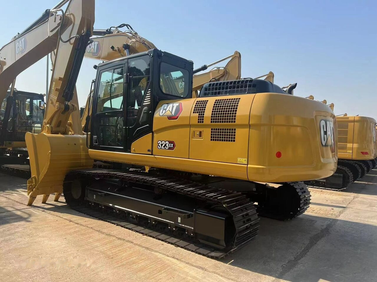Caterpillar 323GX - Kāpurķēžu ekskavators: foto 1 Caterpillar 323GX - Kāpurķēžu ekskavators: foto 1