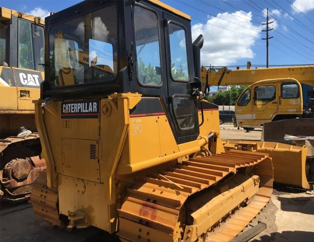 Caterpillar D4C - Buldozers: foto 2 Caterpillar D4C - Buldozers: foto 2