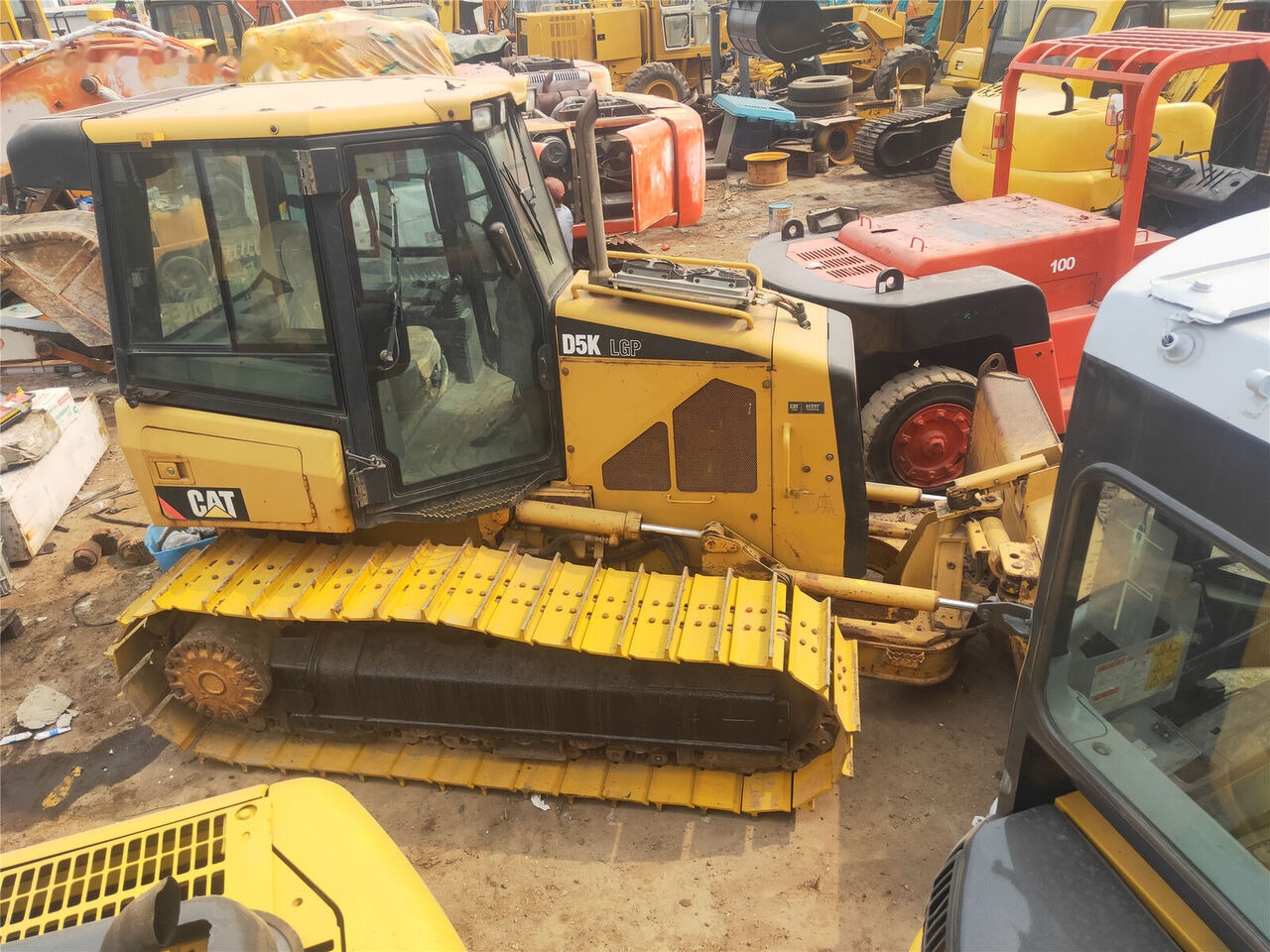 Caterpillar D5K - Buldozers: foto 4 Caterpillar D5K - Buldozers: foto 4