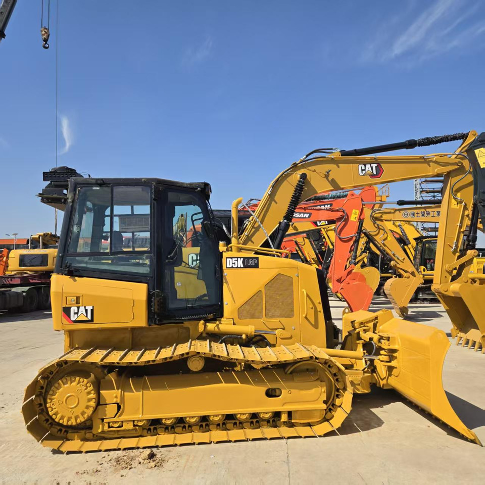 Caterpillar D5K - Kāpurķēžu ekskavators: foto 2 Caterpillar D5K - Kāpurķēžu ekskavators: foto 2
