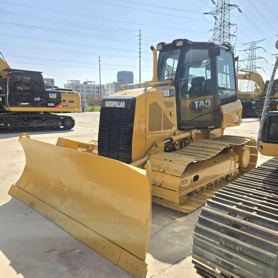 Caterpillar D5K - Kāpurķēžu ekskavators: foto 1 Caterpillar D5K - Kāpurķēžu ekskavators: foto 1