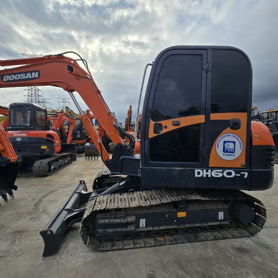 DOOSAN DH60 - Mini-ekskavators: foto 5 DOOSAN DH60 - Mini-ekskavators: foto 5