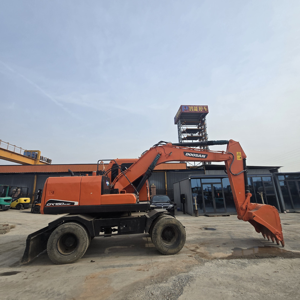 DOOSAN DX150W - Riteņu ekskavators: foto 4 DOOSAN DX150W - Riteņu ekskavators: foto 4