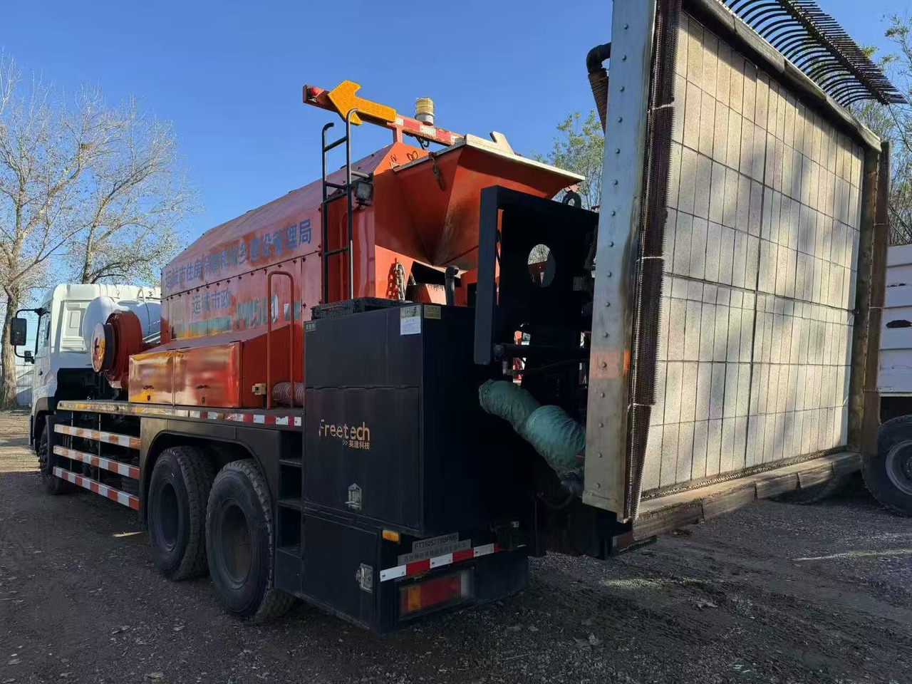DongFeng DFL1250A12 - Elektriskā komunālā automašīna: foto 4 DongFeng DFL1250A12 - Elektriskā komunālā automašīna: foto 4