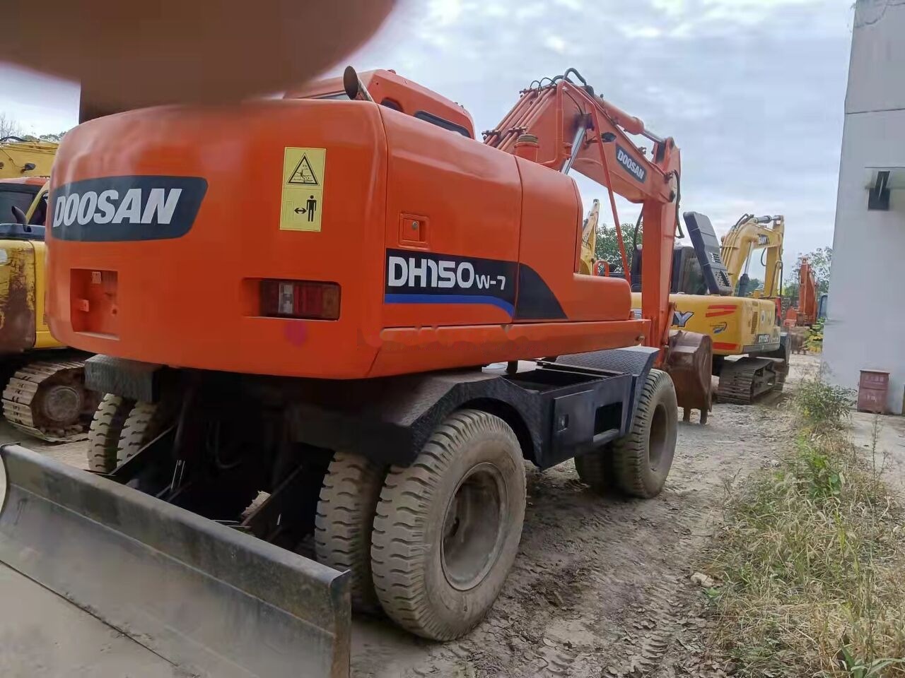 Doosan DH150W - Riteņu ekskavators: foto 4 Doosan DH150W - Riteņu ekskavators: foto 4