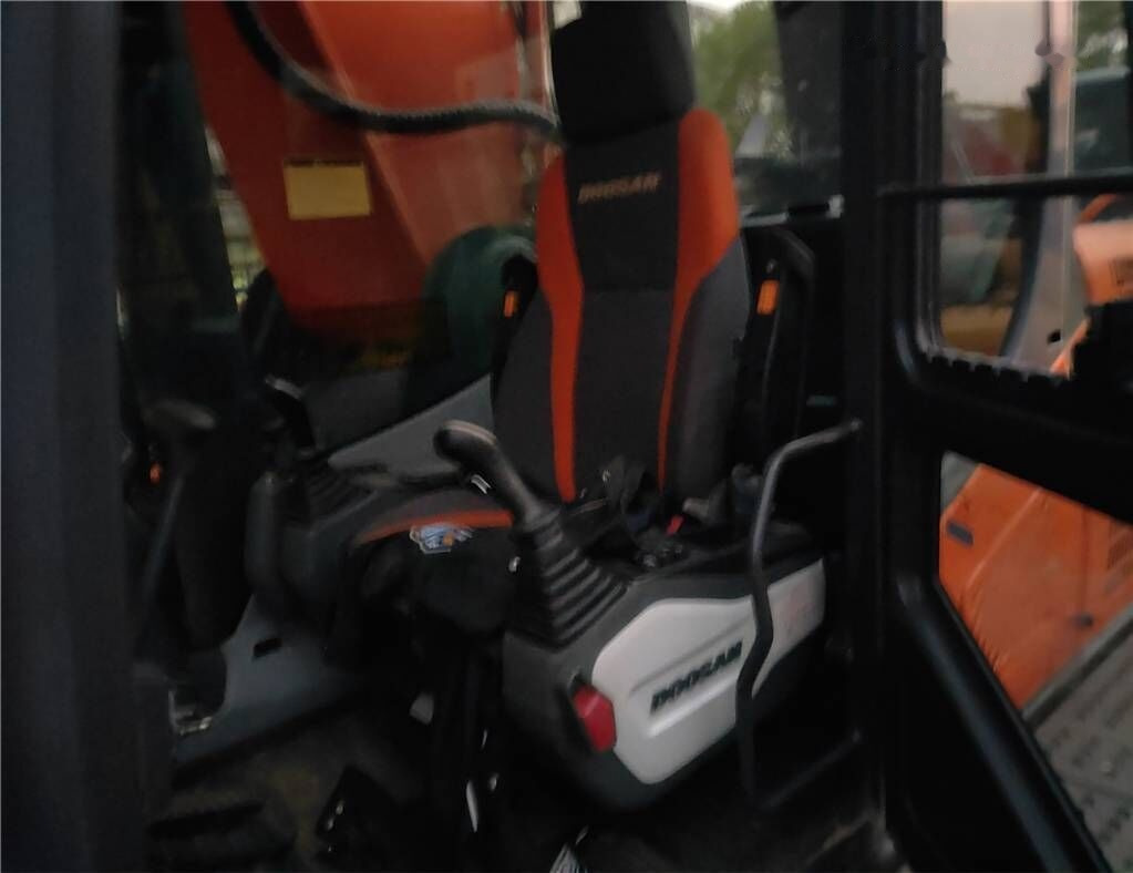 Doosan DX 530 LC-5 - Kāpurķēžu ekskavators: foto 3 Doosan DX 530 LC-5 - Kāpurķēžu ekskavators: foto 3