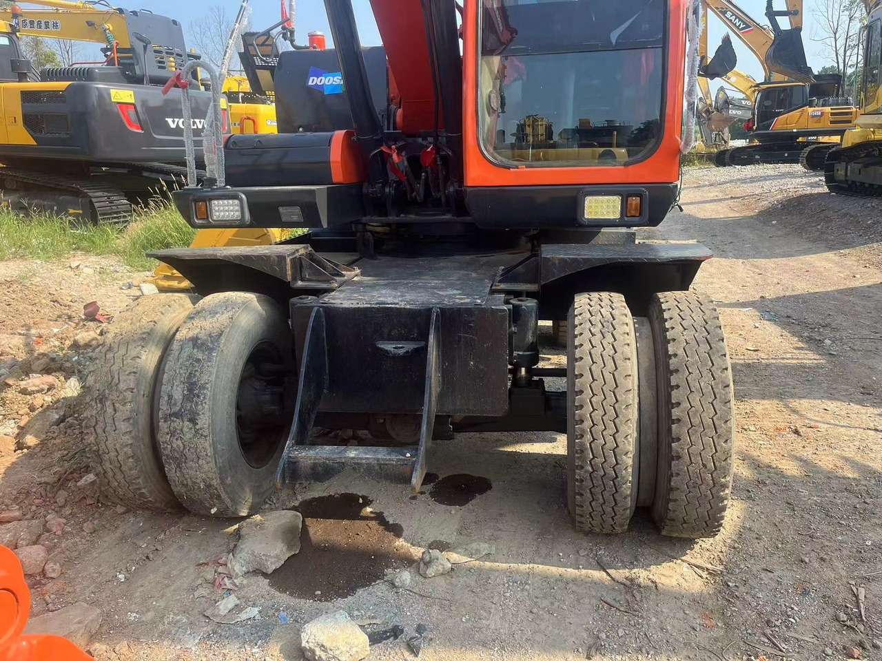 Doosan DX150W-9C - Riteņu ekskavators: foto 3 Doosan DX150W-9C - Riteņu ekskavators: foto 3