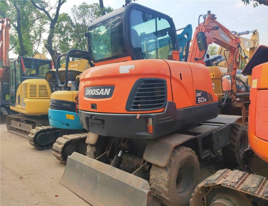Doosan DX60 W - Riteņu ekskavators: foto 2 Doosan DX60 W - Riteņu ekskavators: foto 2
