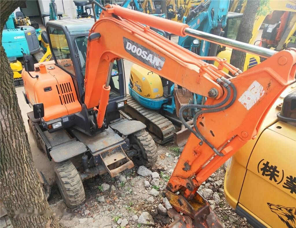 Doosan DX60 W - Riteņu ekskavators: foto 5 Doosan DX60 W - Riteņu ekskavators: foto 5