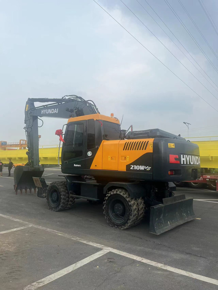 HYUNDAI R210W - Riteņu ekskavators: foto 1 HYUNDAI R210W - Riteņu ekskavators: foto 1