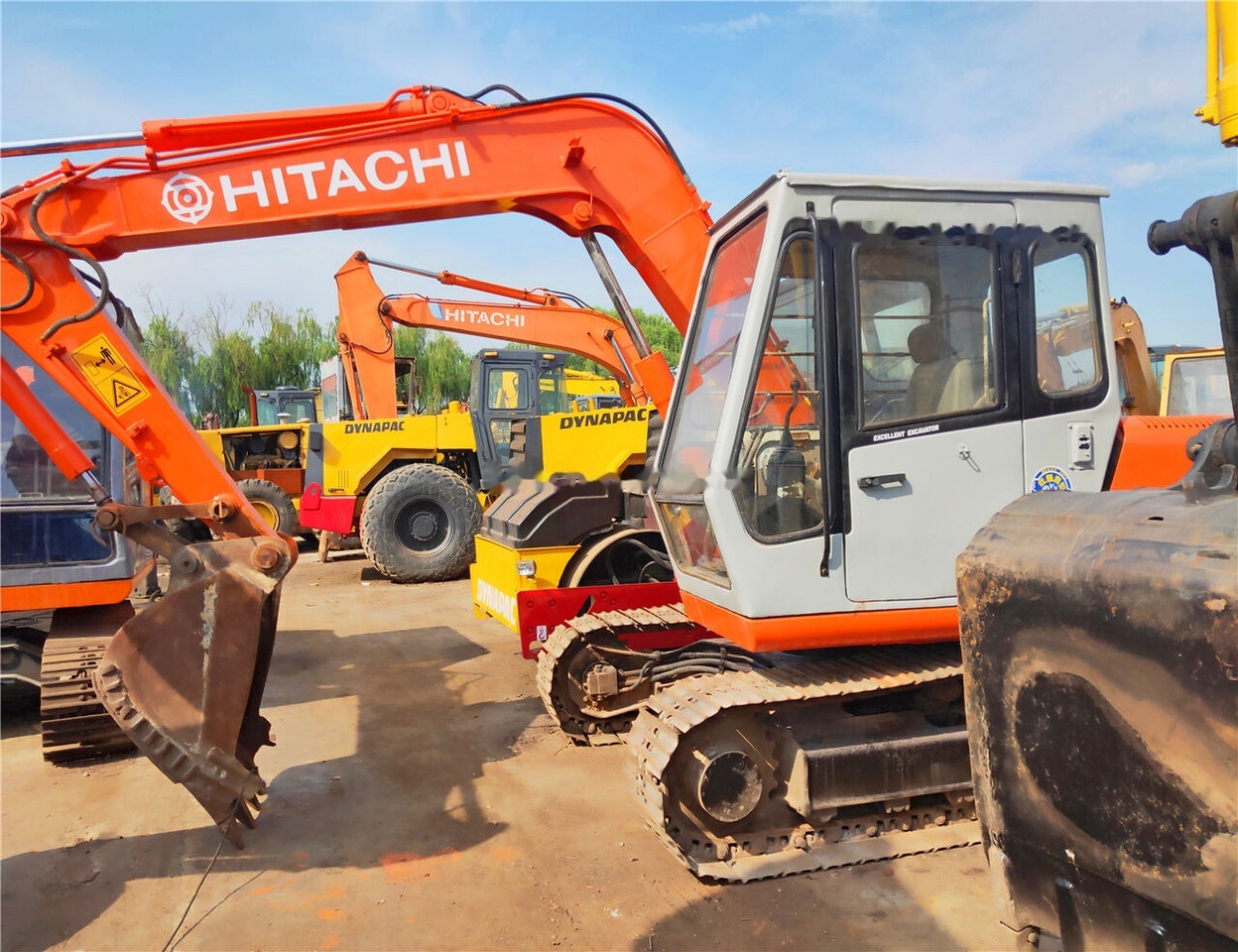 Hitachi EX60 - Mini-ekskavators: foto 1 Hitachi EX60 - Mini-ekskavators: foto 1