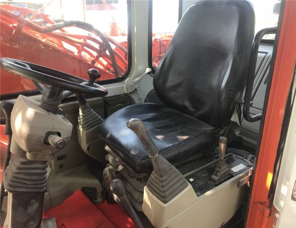 Hitachi ZX160WD - Riteņu ekskavators: foto 4 Hitachi ZX160WD - Riteņu ekskavators: foto 4