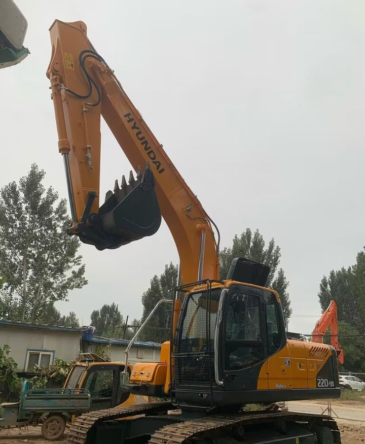 Hyundai R220-9S - Kāpurķēžu ekskavators: foto 1 Hyundai R220-9S - Kāpurķēžu ekskavators: foto 1