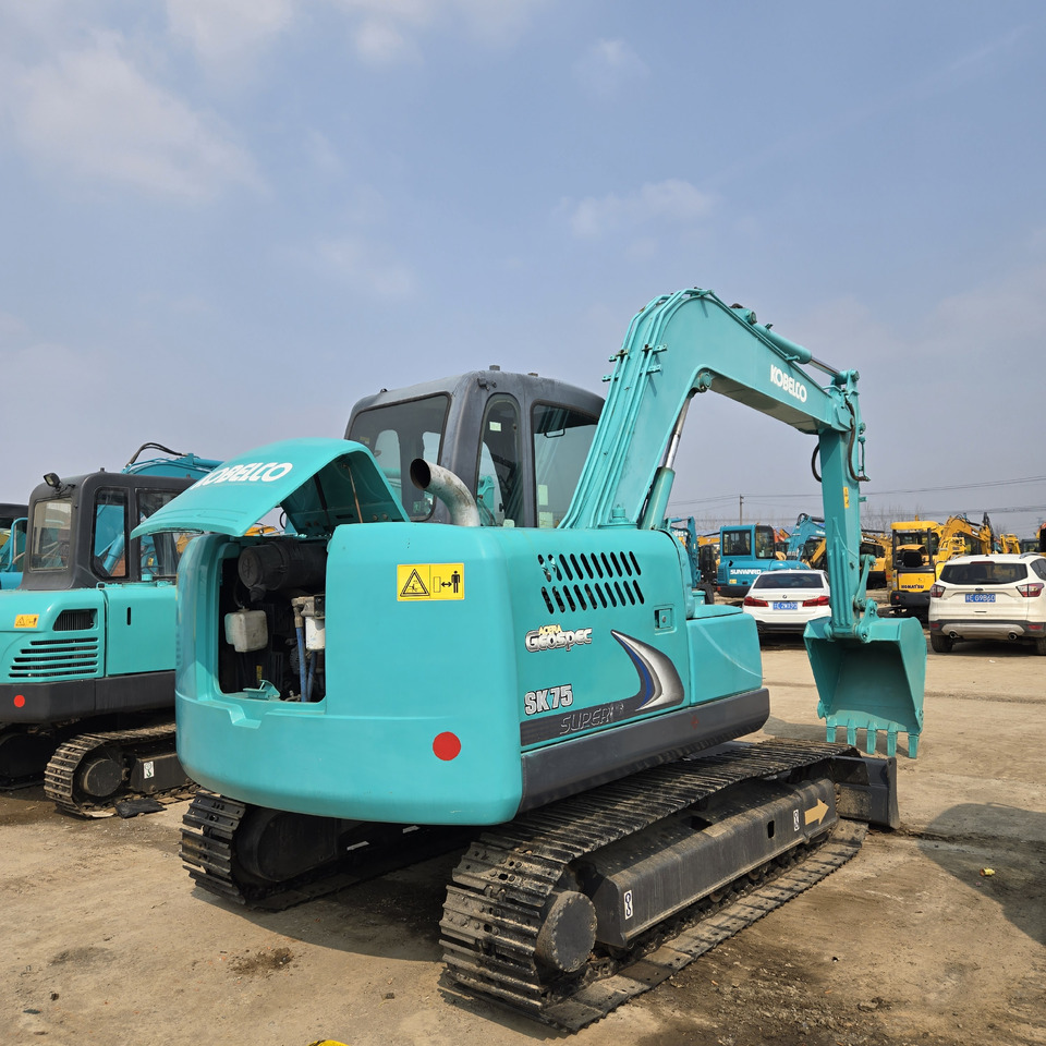 Mini-ekskavators KOBELCO SK75: foto 8 Mini-ekskavators KOBELCO SK75: foto 8