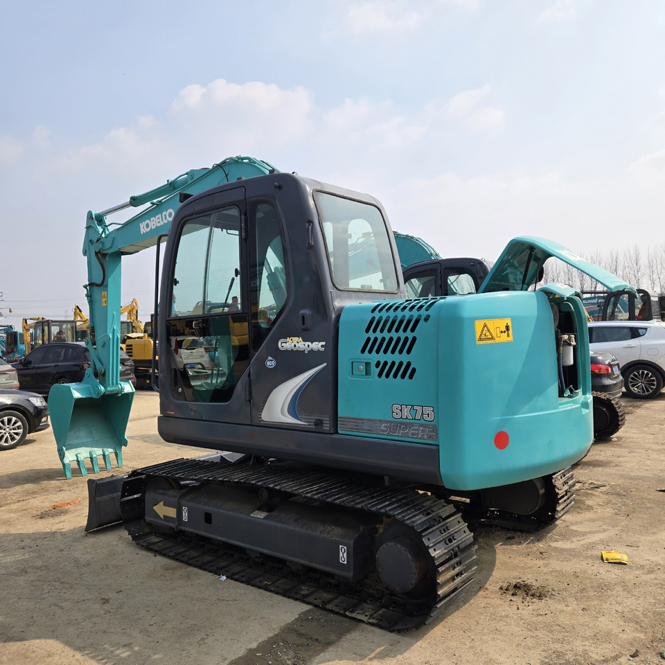 Mini-ekskavators KOBELCO SK75: foto 6 Mini-ekskavators KOBELCO SK75: foto 6