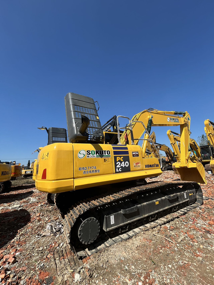 KOMATSU PC240-8 - Ekskavators: foto 2 KOMATSU PC240-8 - Ekskavators: foto 2