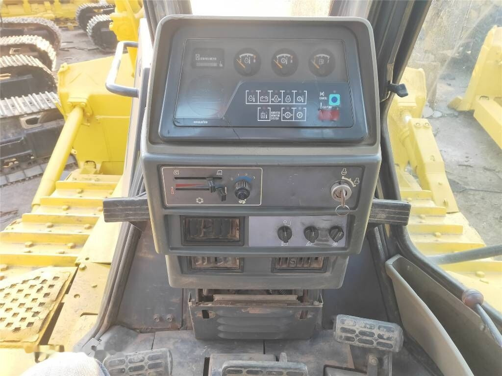 Komatsu D155AX-5 - Buldozers: foto 4 Komatsu D155AX-5 - Buldozers: foto 4
