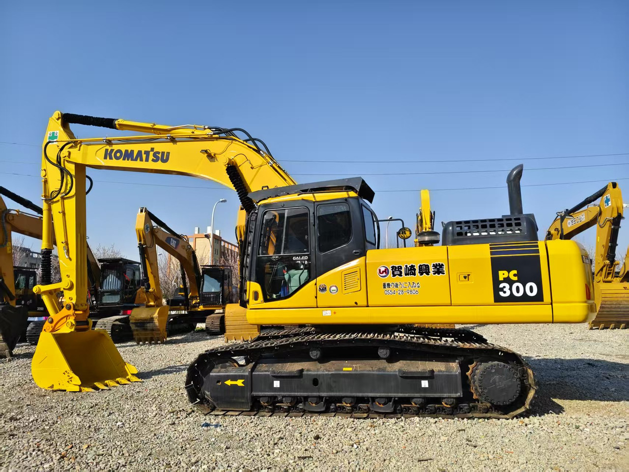 Komatsu PC300 - Kāpurķēžu ekskavators: foto 1 Komatsu PC300 - Kāpurķēžu ekskavators: foto 1
