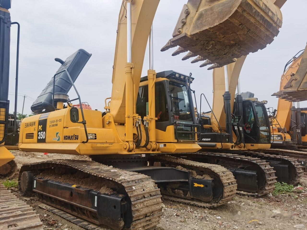 Komatsu PC350-7 - Kāpurķēžu ekskavators: foto 1 Komatsu PC350-7 - Kāpurķēžu ekskavators: foto 1