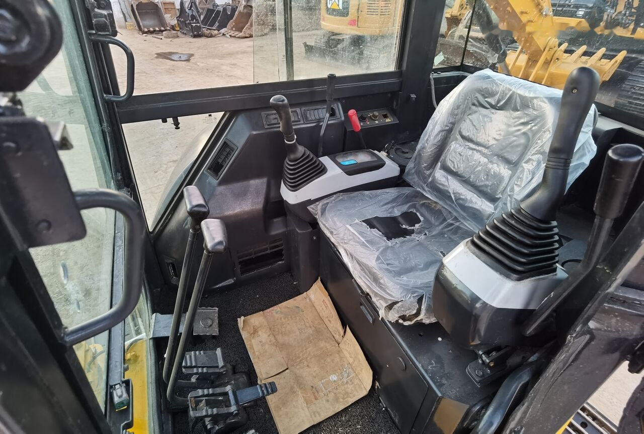 Komatsu PC35MR - Kāpurķēžu ekskavators: foto 1 Komatsu PC35MR - Kāpurķēžu ekskavators: foto 1