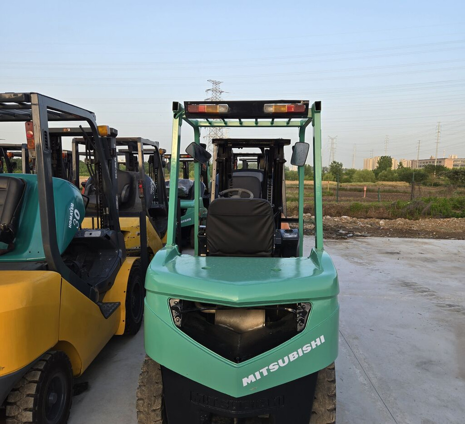 Mitsubishi FD30 with swing fork - Dīzeļiekrāvējs: foto 5 Mitsubishi FD30 with swing fork - Dīzeļiekrāvējs: foto 5