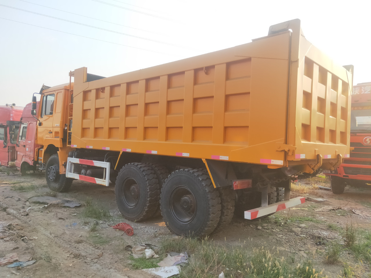 Shacman F3000 6*4 Dump truck - Kravas automašīna pašizgāzējs: foto 2 Shacman F3000 6*4 Dump truck - Kravas automašīna pašizgāzējs: foto 2