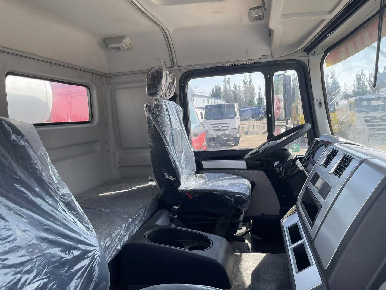 Shacman F3000 Concrete mixer truck - Betonvedējs: foto 2 Shacman F3000 Concrete mixer truck - Betonvedējs: foto 2