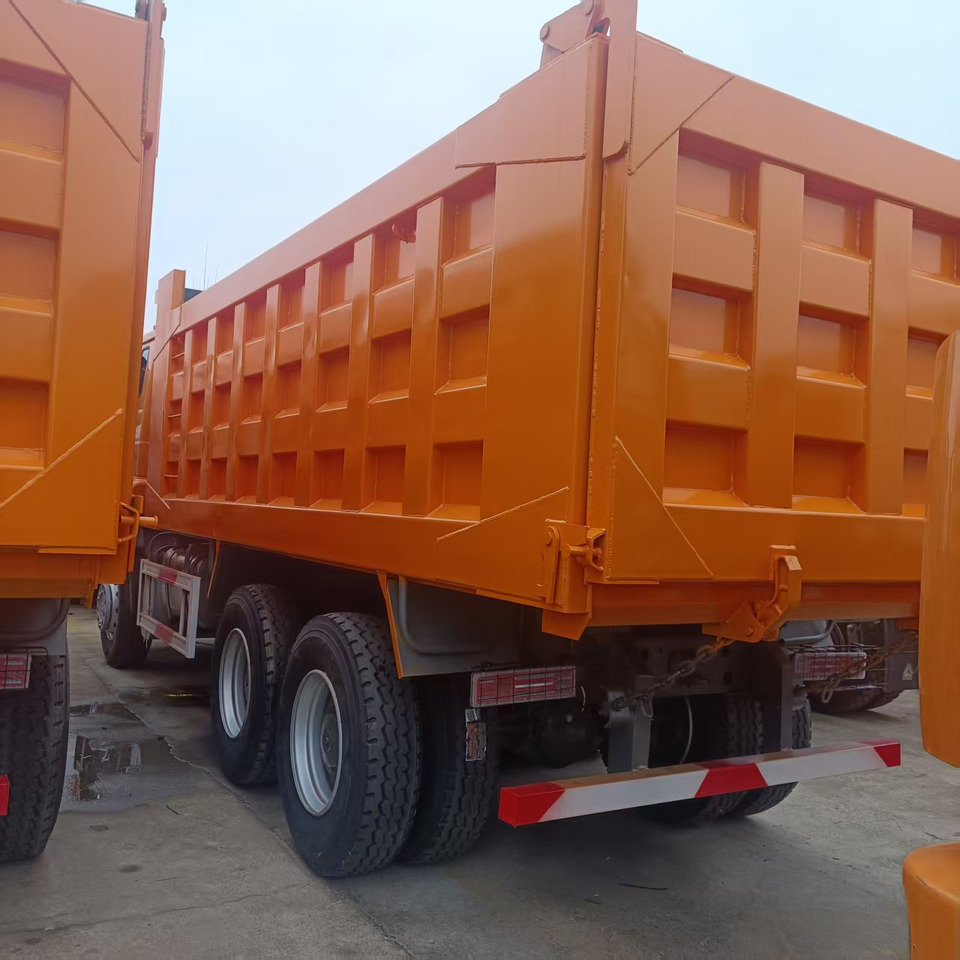 Sinotruk HOHAN 6*4 Dump truck - Kravas automašīna pašizgāzējs: foto 3 Sinotruk HOHAN 6*4 Dump truck - Kravas automašīna pašizgāzējs: foto 3