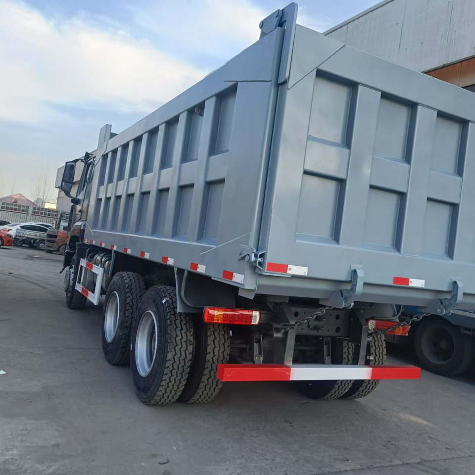 Sinotruk HOHAN 6*4 Dump truck - Kravas automašīna pašizgāzējs: foto 5 Sinotruk HOHAN 6*4 Dump truck - Kravas automašīna pašizgāzējs: foto 5
